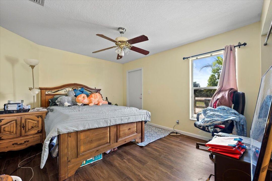 For Sale: $1,050,000 (3 beds, 3 baths, 2299 Square Feet)