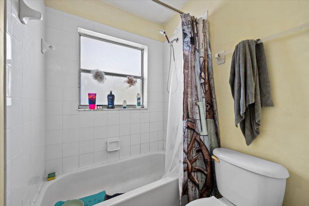 For Sale: $1,050,000 (3 beds, 3 baths, 2299 Square Feet)