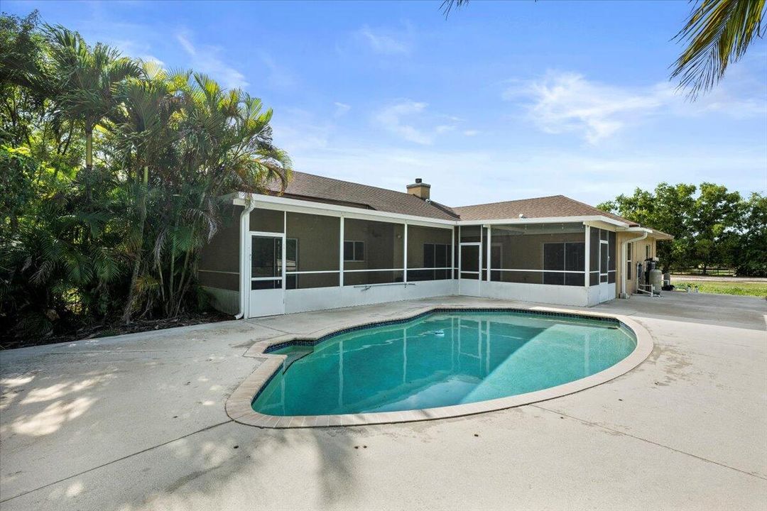 For Sale: $1,050,000 (3 beds, 3 baths, 2299 Square Feet)