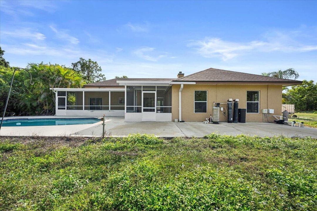 For Sale: $1,050,000 (3 beds, 3 baths, 2299 Square Feet)