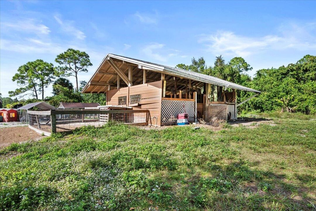 For Sale: $1,050,000 (3 beds, 3 baths, 2299 Square Feet)