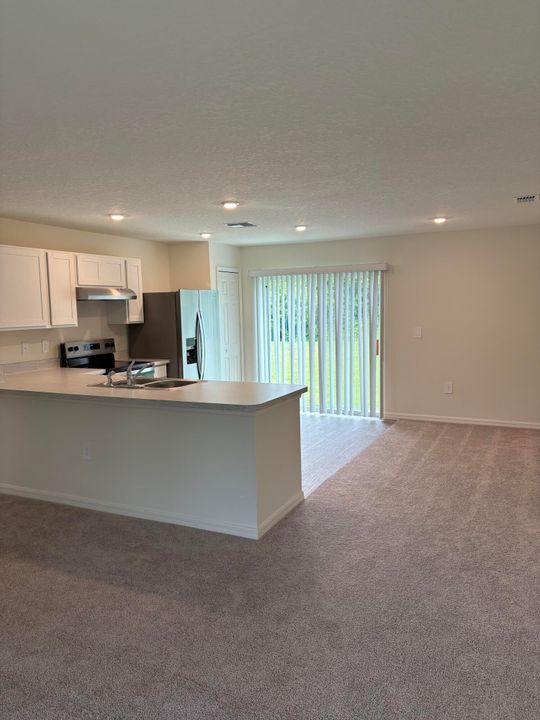 En Renta: $1,950 (3 camas, 2 baños, 1243 Pies cuadrados)