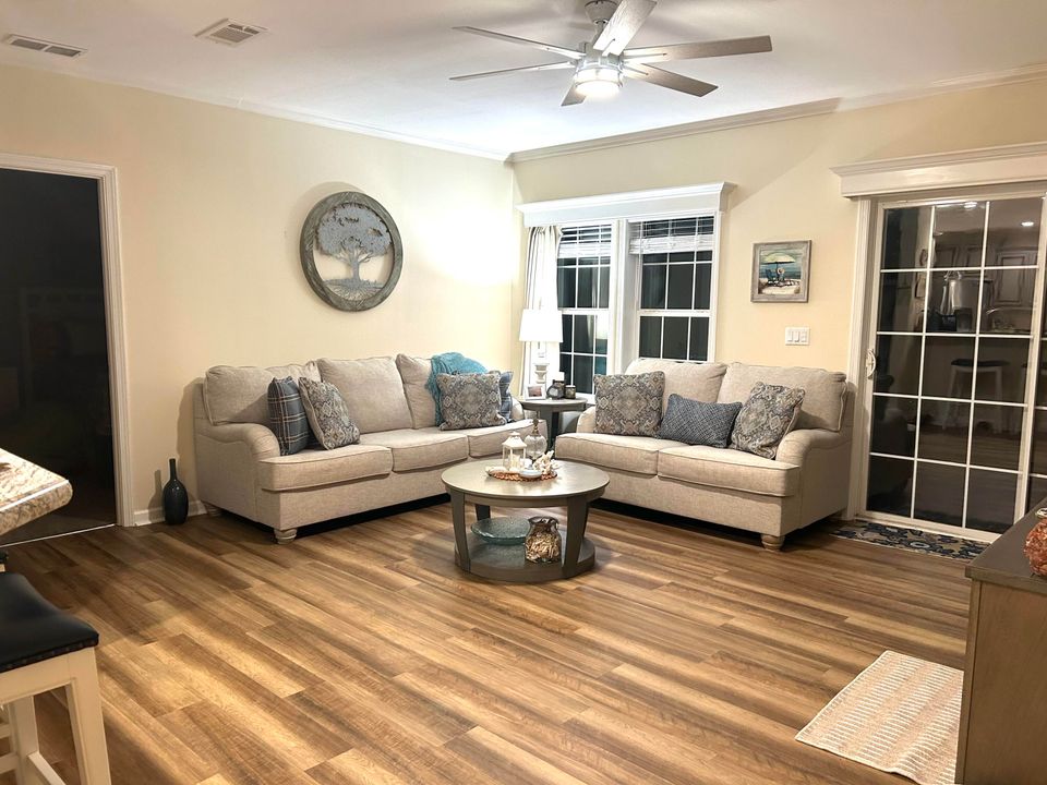 En Venta: $239,900 (3 camas, 2 baños, 1328 Pies cuadrados)