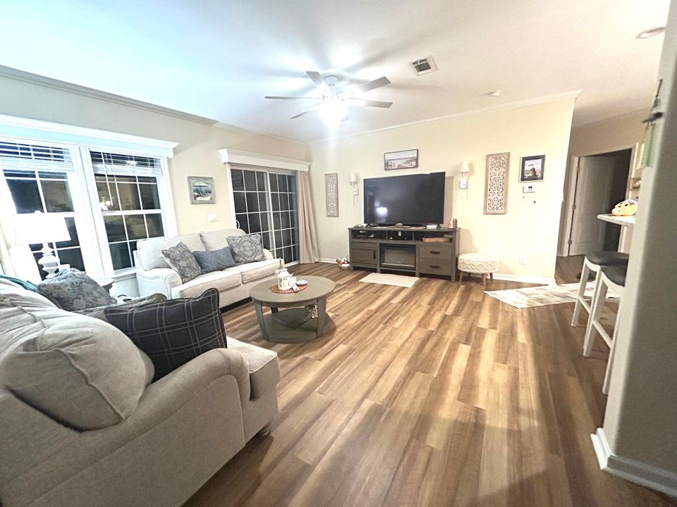 En Venta: $239,900 (3 camas, 2 baños, 1328 Pies cuadrados)