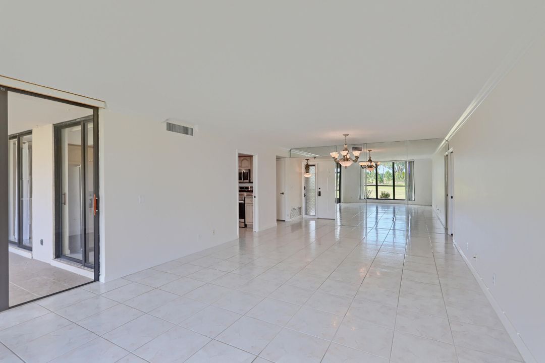 For Rent: $2,950 (2 beds, 2 baths, 1305 Square Feet)