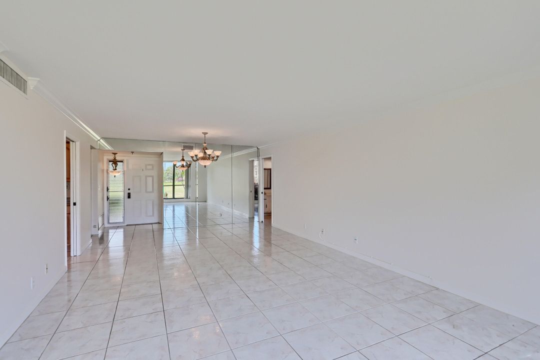 For Rent: $2,950 (2 beds, 2 baths, 1305 Square Feet)