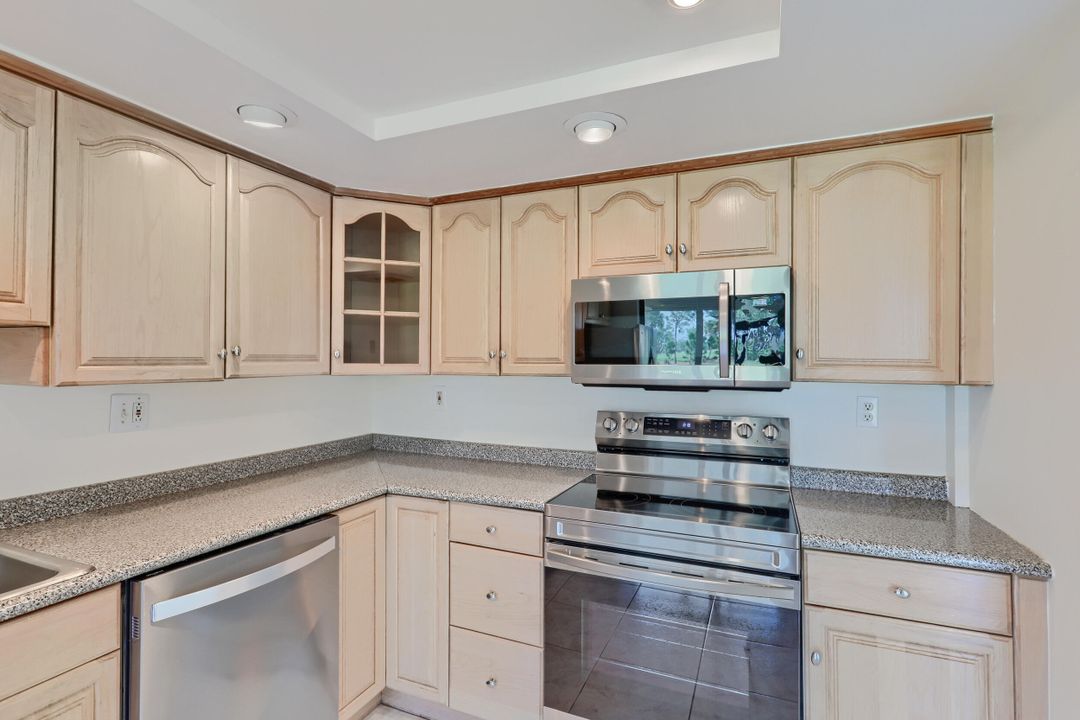 For Rent: $2,950 (2 beds, 2 baths, 1305 Square Feet)