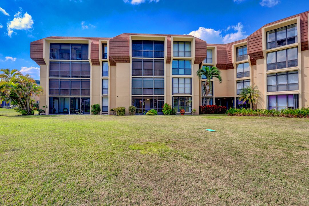 For Rent: $2,950 (2 beds, 2 baths, 1305 Square Feet)