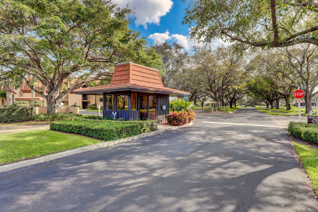 For Rent: $2,950 (2 beds, 2 baths, 1305 Square Feet)