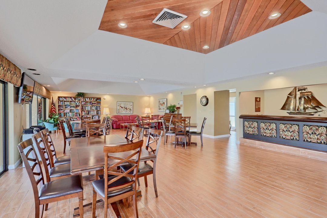 For Rent: $2,950 (2 beds, 2 baths, 1305 Square Feet)