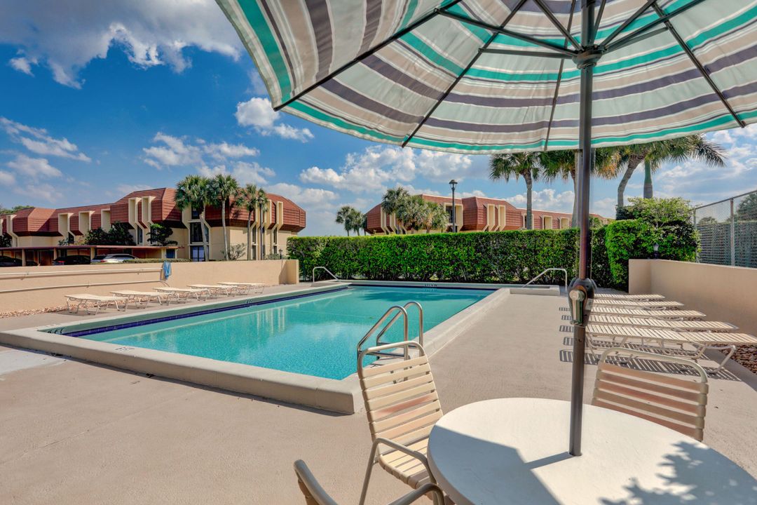 For Rent: $2,950 (2 beds, 2 baths, 1305 Square Feet)