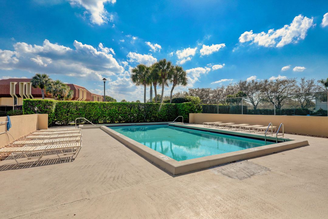 For Rent: $2,950 (2 beds, 2 baths, 1305 Square Feet)