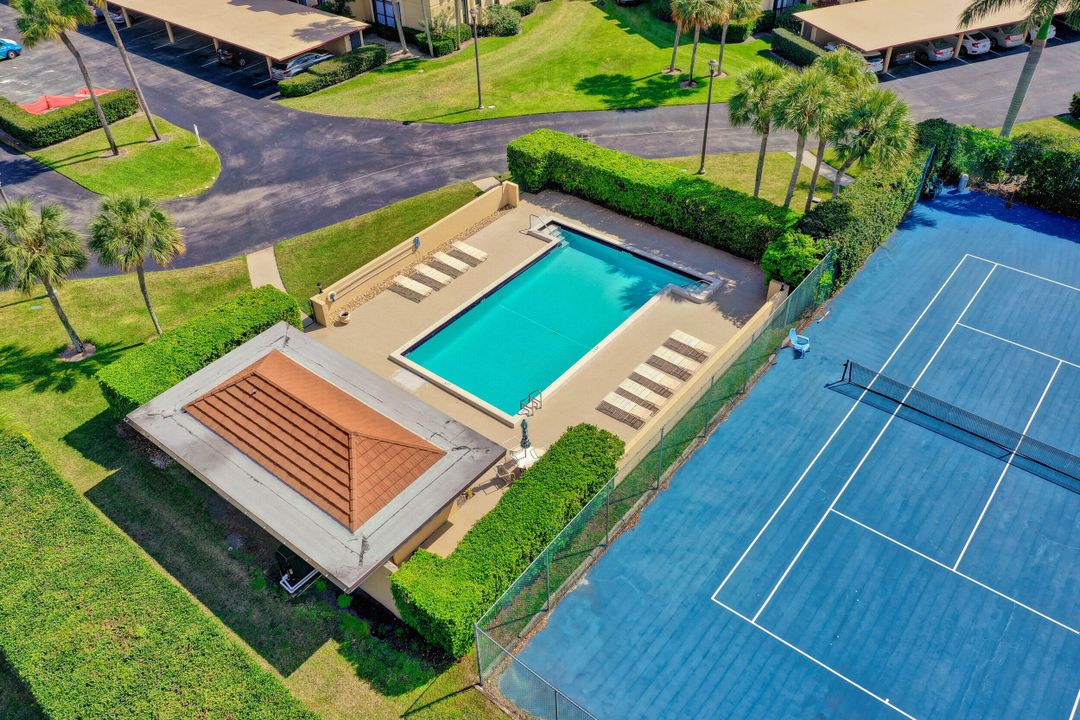 For Rent: $2,950 (2 beds, 2 baths, 1305 Square Feet)