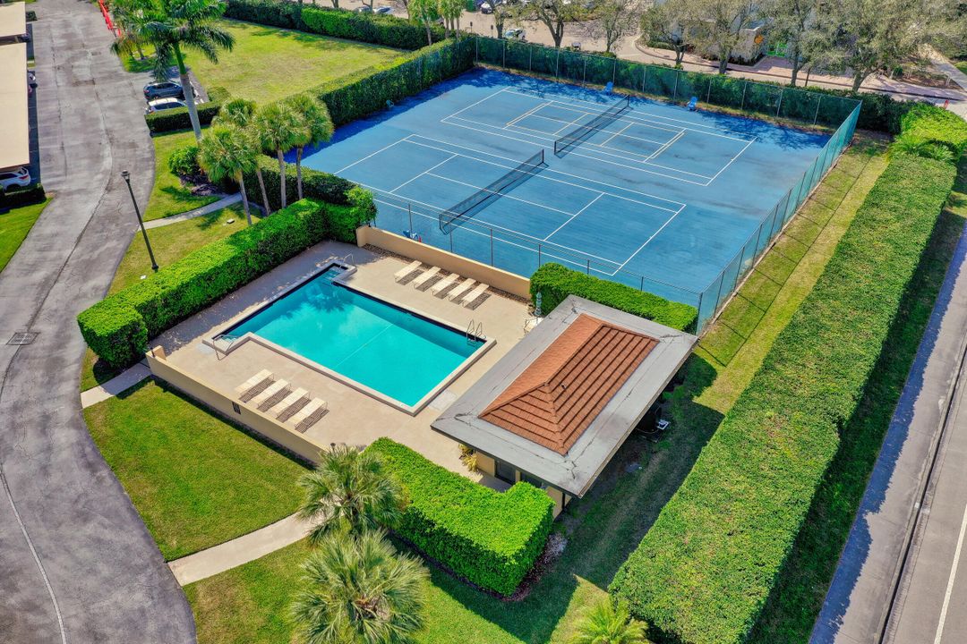 For Rent: $2,950 (2 beds, 2 baths, 1305 Square Feet)