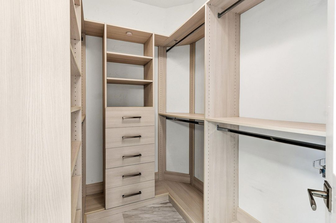 For Rent: $6,950 (4 beds, 3 baths, 2348 Square Feet)