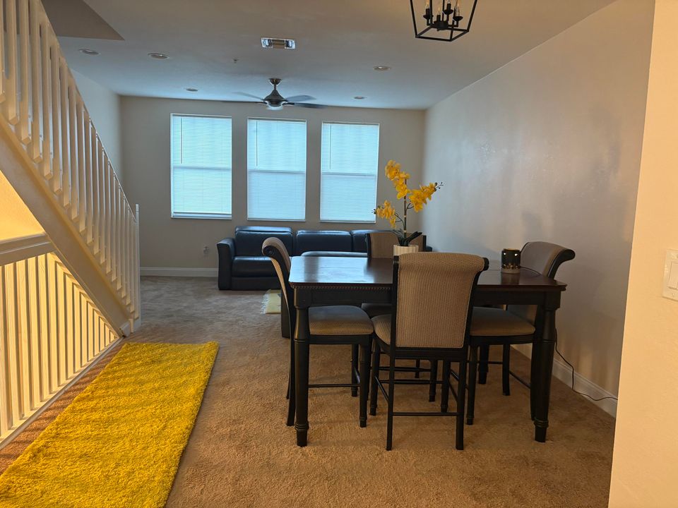 En Venta: $309,000 (3 camas, 2 baños, 1326 Pies cuadrados)