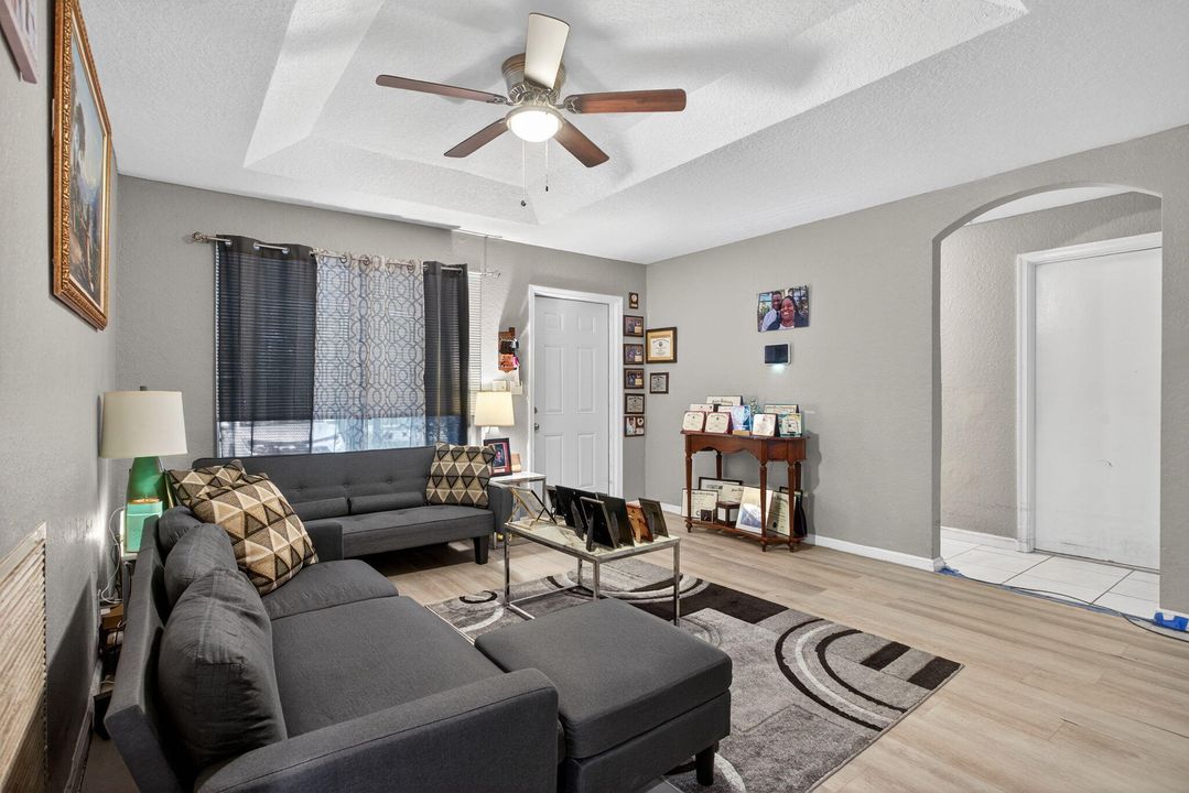 待售: $486,000 (3 贝兹, 2 浴室, 1496 平方英尺)