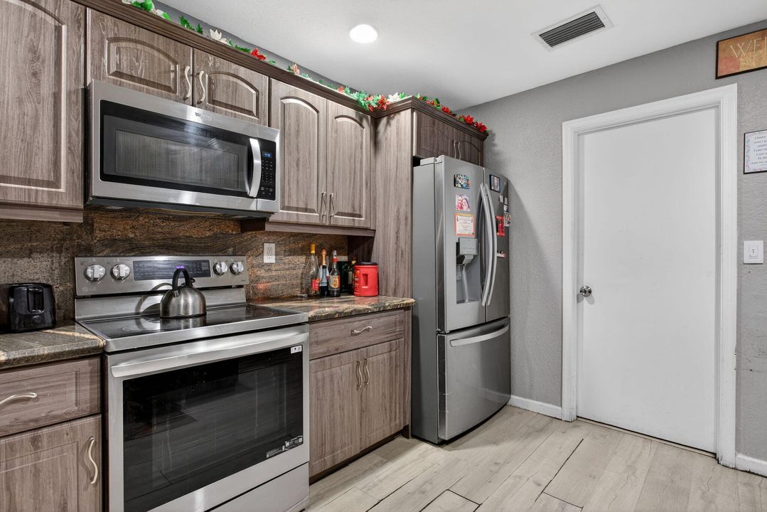 待售: $486,000 (3 贝兹, 2 浴室, 1496 平方英尺)