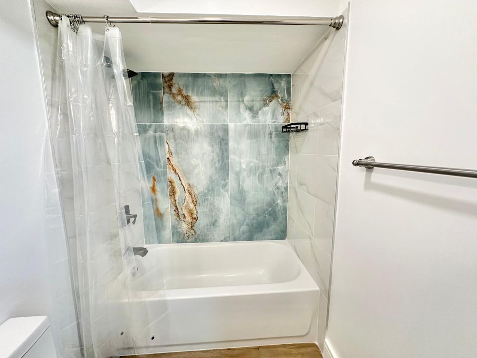 For Rent: $2,300 (2 beds, 2 baths, 936 Square Feet)