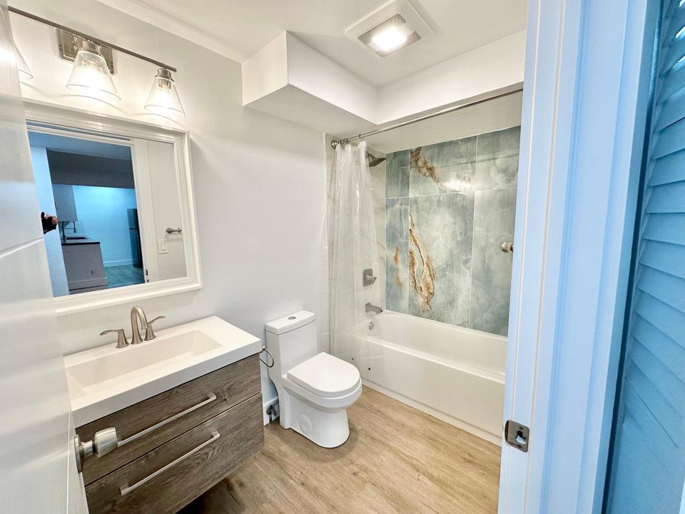 For Rent: $2,300 (2 beds, 2 baths, 936 Square Feet)