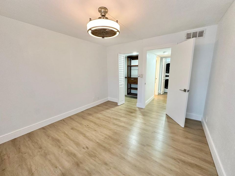 For Rent: $2,300 (2 beds, 2 baths, 936 Square Feet)