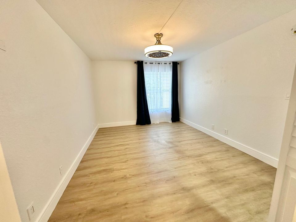 For Rent: $2,300 (2 beds, 2 baths, 936 Square Feet)