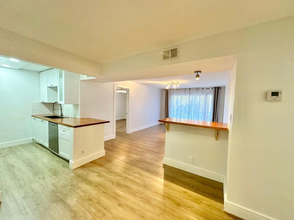 For Rent: $2,300 (2 beds, 2 baths, 936 Square Feet)