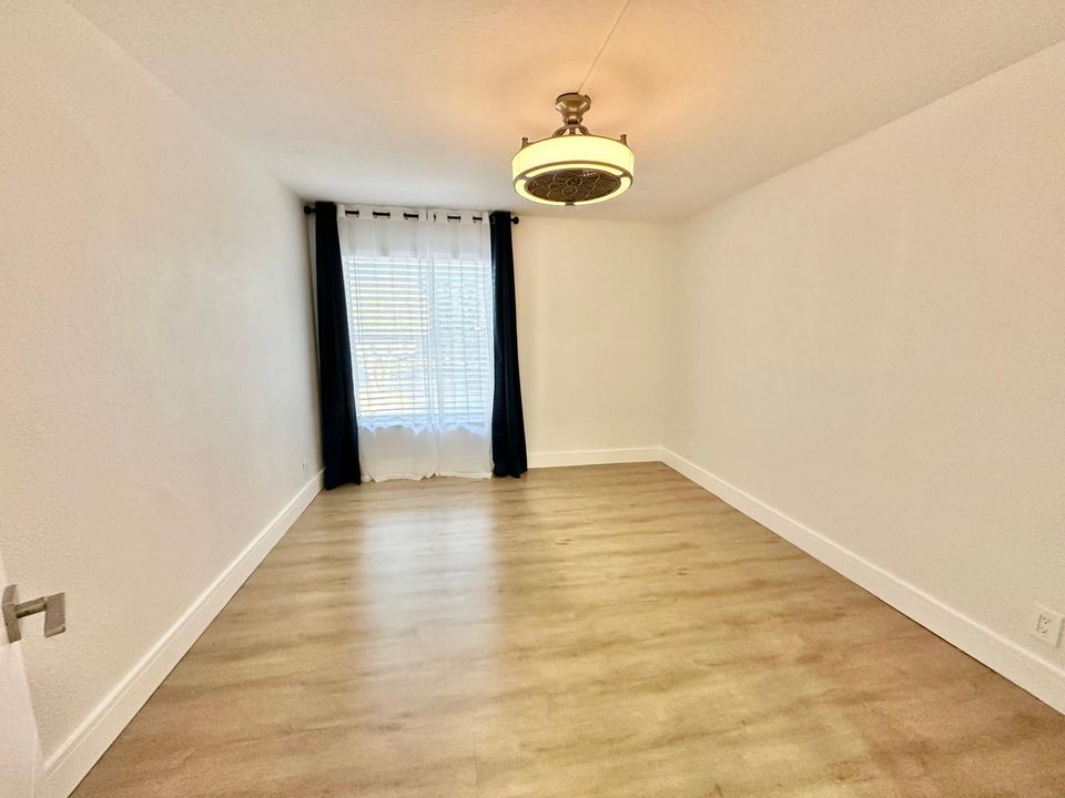 For Rent: $2,300 (2 beds, 2 baths, 936 Square Feet)