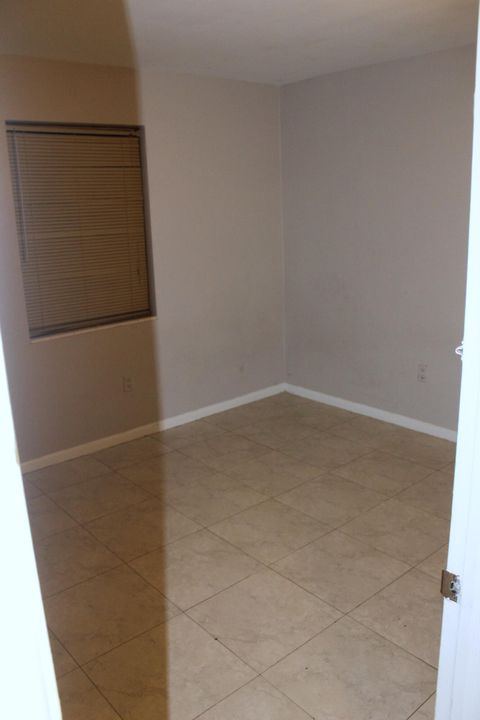 В аренду: $2,400 (3 спален, 1 ванн, 1430 Квадратных фут)