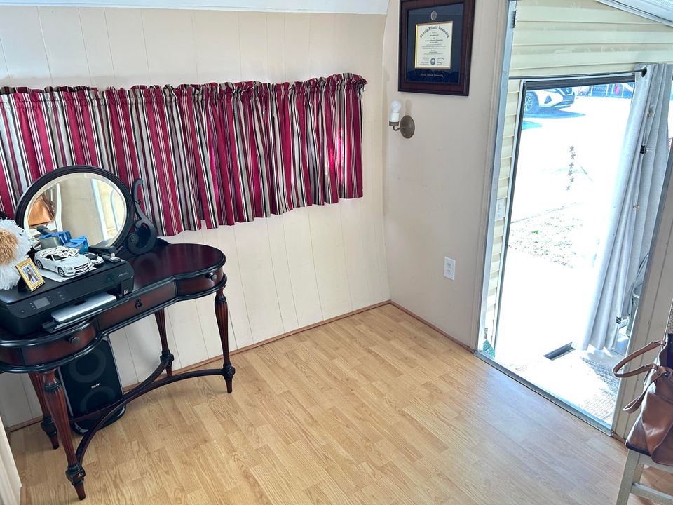 待售: $29,500 (1 贝兹, 1 浴室, 511 平方英尺)