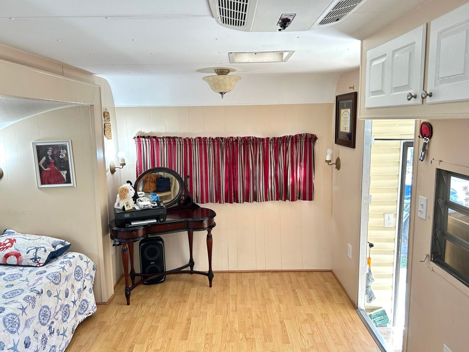 待售: $29,500 (1 贝兹, 1 浴室, 511 平方英尺)