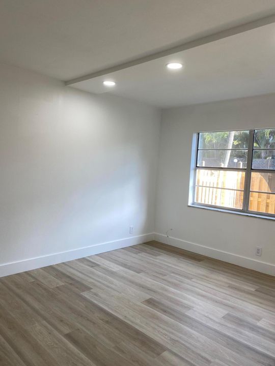 For Rent: $2,400 (2 beds, 2 baths, 978 Square Feet)