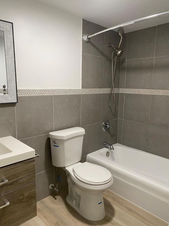 For Rent: $2,400 (2 beds, 2 baths, 978 Square Feet)