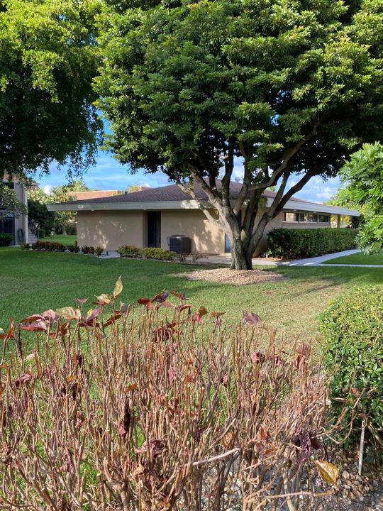 For Rent: $2,400 (2 beds, 2 baths, 978 Square Feet)