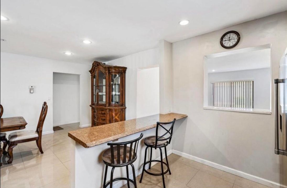 For Sale: $300,000 (2 beds, 2 baths, 1395 Square Feet)