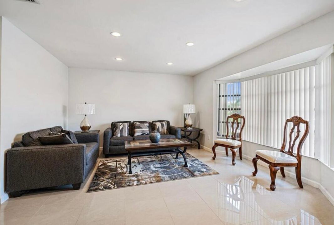 For Sale: $300,000 (2 beds, 2 baths, 1395 Square Feet)