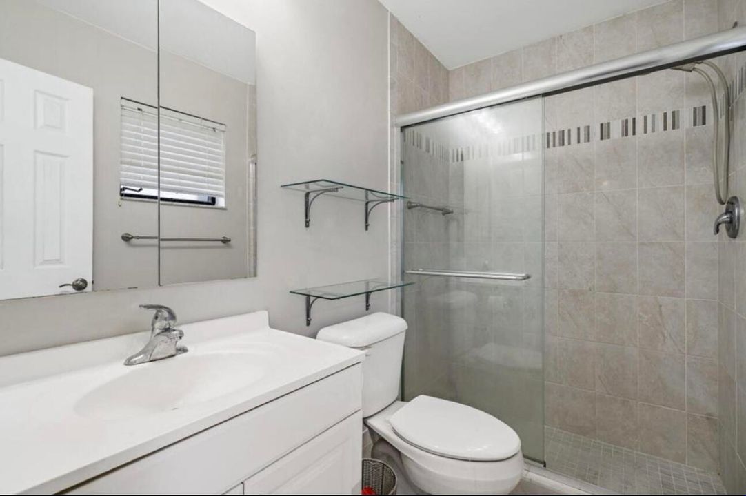 For Sale: $300,000 (2 beds, 2 baths, 1395 Square Feet)