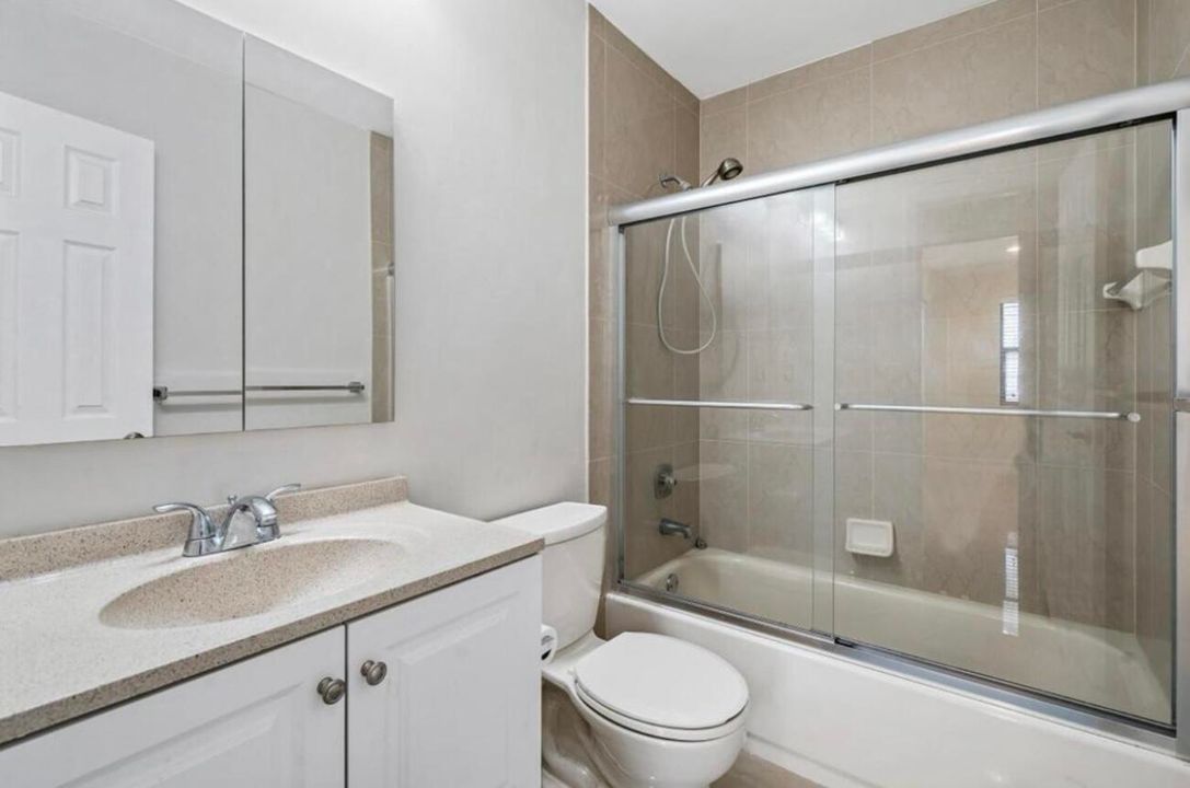 For Sale: $300,000 (2 beds, 2 baths, 1395 Square Feet)