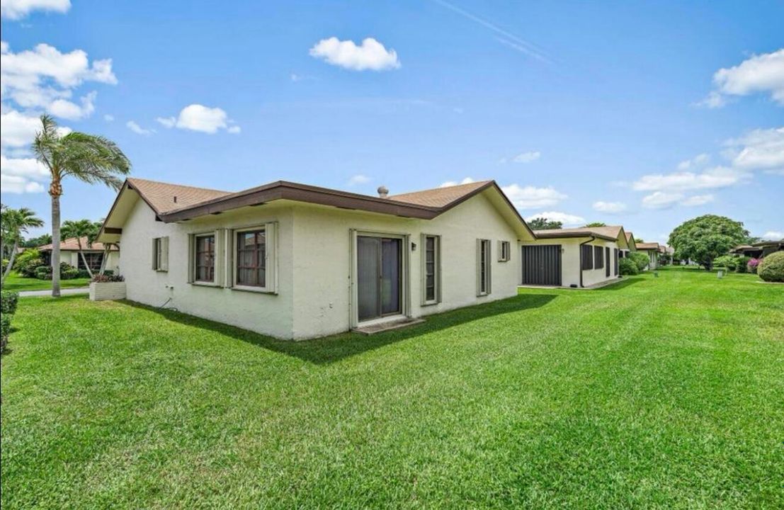 For Sale: $300,000 (2 beds, 2 baths, 1395 Square Feet)