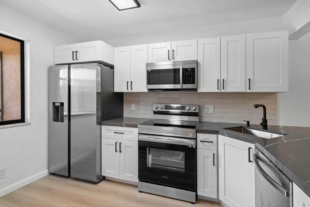 出租: $2,600 (2 贝兹, 2 浴室, 1231 平方英尺)