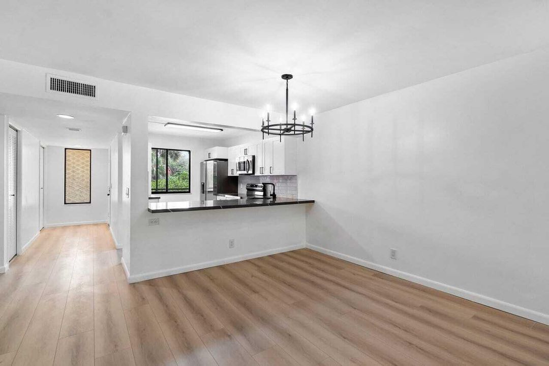 出租: $2,600 (2 贝兹, 2 浴室, 1231 平方英尺)