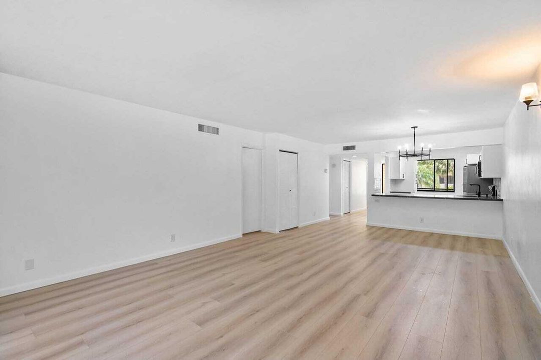 出租: $2,600 (2 贝兹, 2 浴室, 1231 平方英尺)