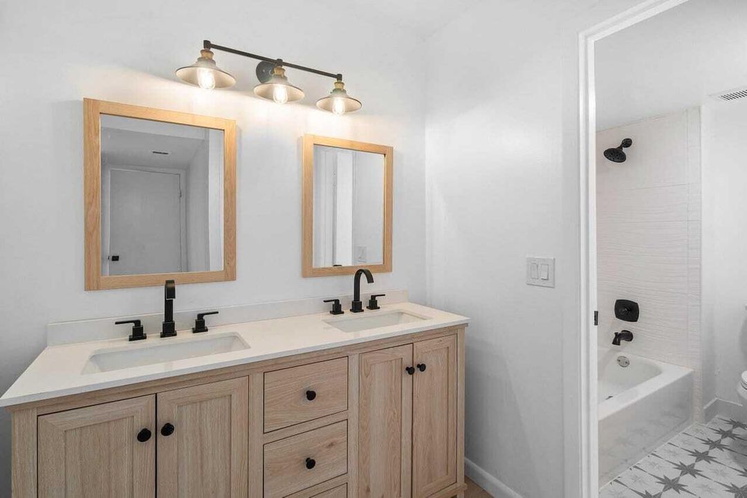 出租: $2,600 (2 贝兹, 2 浴室, 1231 平方英尺)