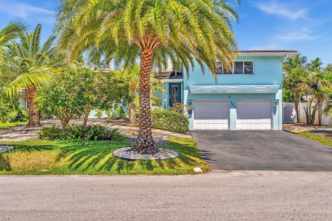 出租: $7,500 (4 贝兹, 3 浴室, 1998 平方英尺)