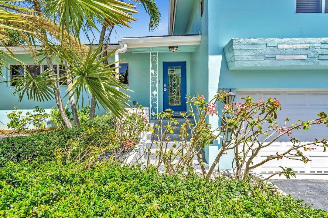 出租: $7,500 (4 贝兹, 3 浴室, 1998 平方英尺)