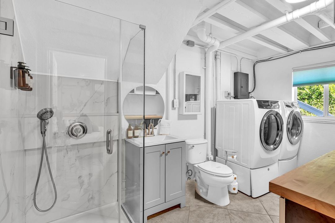 出租: $7,500 (4 贝兹, 3 浴室, 1998 平方英尺)