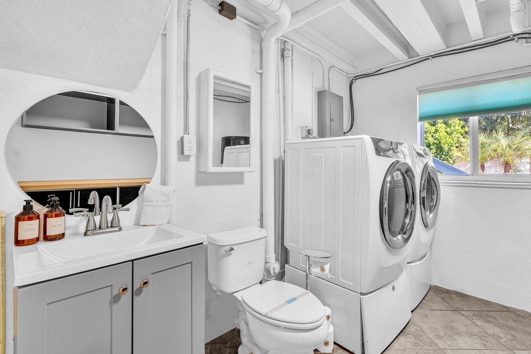 出租: $7,500 (4 贝兹, 3 浴室, 1998 平方英尺)