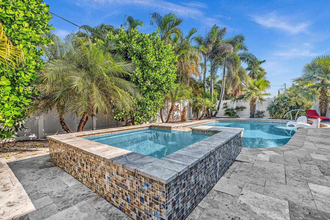 出租: $7,500 (4 贝兹, 3 浴室, 1998 平方英尺)