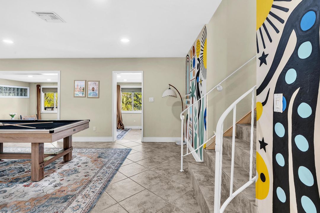 出租: $7,500 (4 贝兹, 3 浴室, 1998 平方英尺)