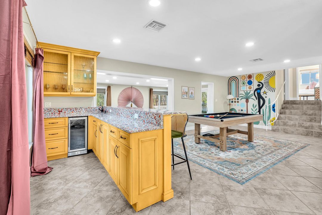 出租: $7,500 (4 贝兹, 3 浴室, 1998 平方英尺)